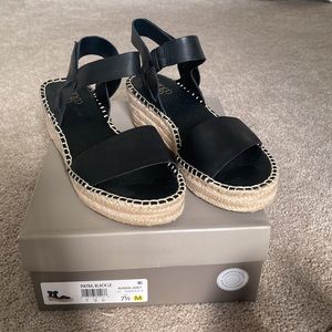 New never worn Franco Sarto sandals